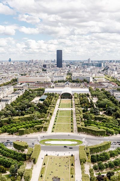Blick vom Eiffelturm auf Montparnasse, Paris, Frankreich - Reisefotografie von Dana Schoenmaker