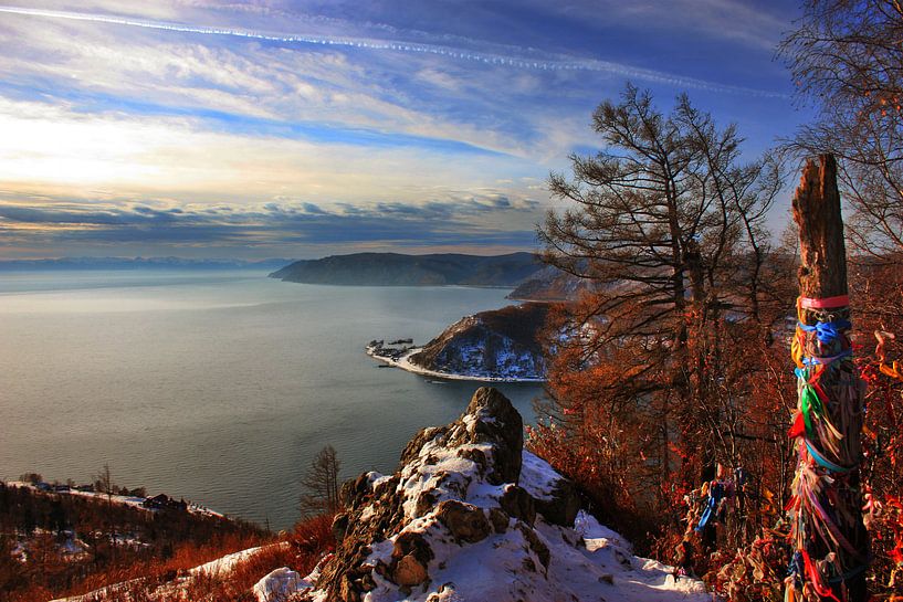 Vue sur le lac Baïkal | Tour de Sibérie | Photographie de voyage par Amy van Loon