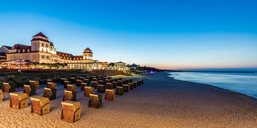 Kurhaus Binz in de badplaats Binz op het eiland Rügen van Werner Dieterich