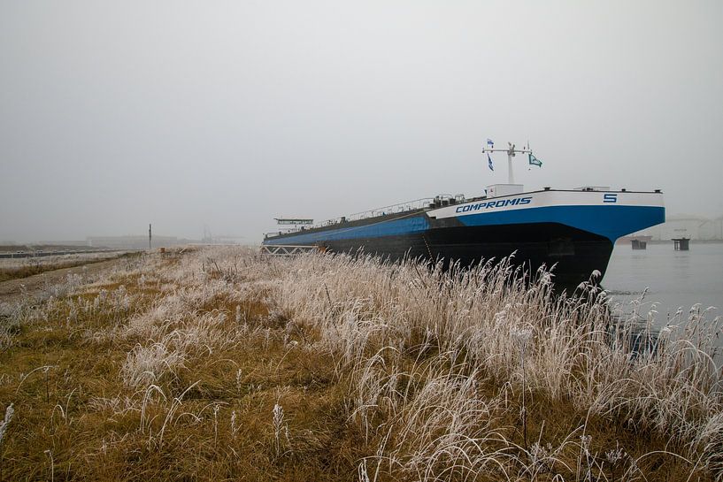 Lastkahn im Hafen von Amsterdam von scheepskijkerhavenfotografie