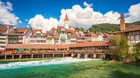 Vue de la célèbre Untere Schleusenbrucke dans la ville de Thoune, Suisse
