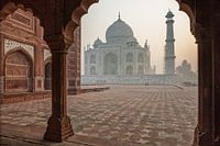 Taj Mahal direkt nach Sonnenaufgang.