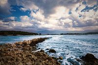 Steinmole nach Sturm im Abendlicht