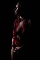 Künstlerischer Akt mit Leinwand