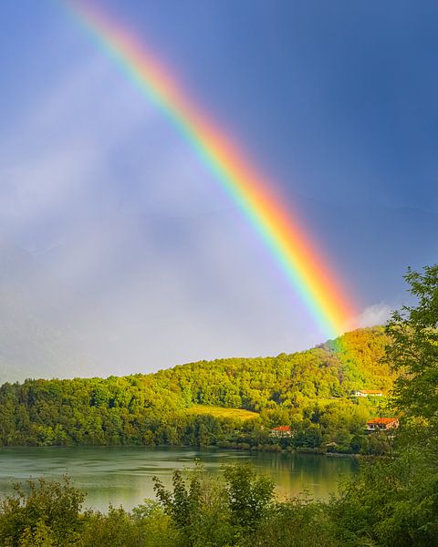 Arc-en-ciel sur le lac d'Avigliana, Piémont, Italie par Henk Meijer Photography