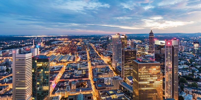 Quartier bancaire de Francfort-sur-le-Main en soirée par Werner Dieterich