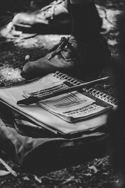 Des articles de musique d'un artiste au marché de l'ouest de la ville par Ken Tempelers