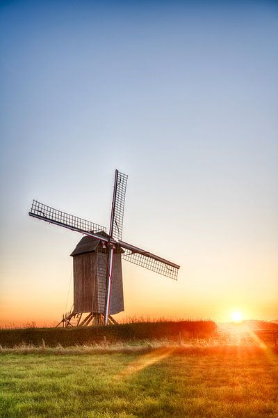 Tissenhovemolen ist eine Windmühle. von Marcel Derweduwen