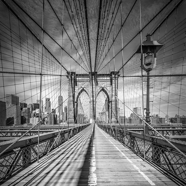 NEW YORK CITY Brooklyn Bridge | Monochrom von Melanie Viola