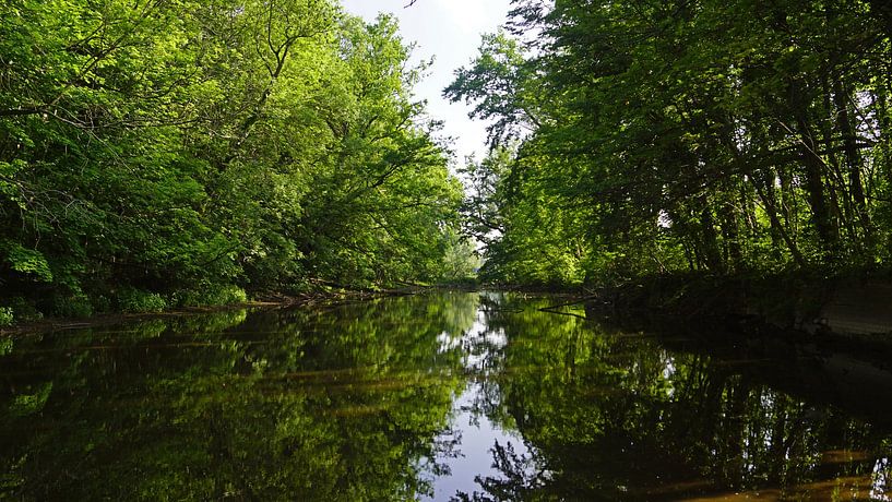 Alter Steg an einer Mühle am Fluss Saalein Halle Saale in Deutschland von Babetts Bildergalerie