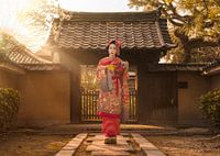 Geisha japonaise au coucher du soleil