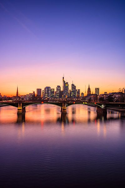 Frankfurt am Main Skyline Blick am Abend von Fotos by Jan Wehnert
