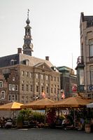 Den Bosch - Markt met café In de kleine Werelt en Stadhuis