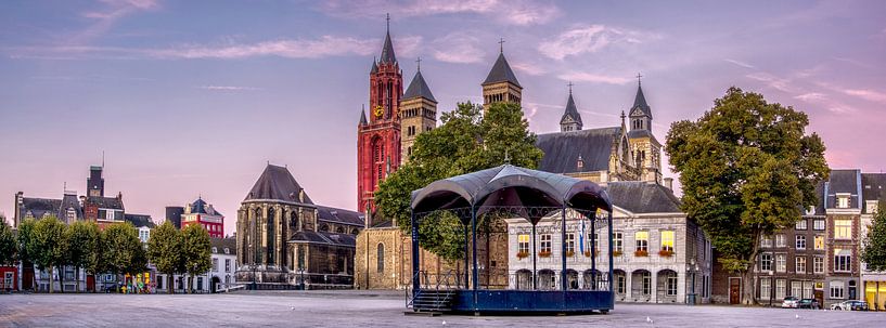 Panorama Vrijthof Maastricht bei Sonnenaufgang von Geert Bollen