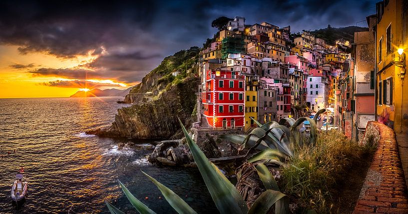 riomaggiore by Rubin Versigny