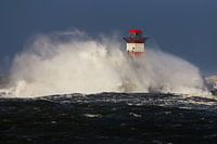 Noordpier IJmuiden tijdens herfst storm langs de kust