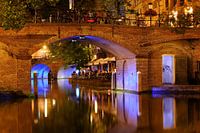 Blick unter Bezembrug over Oudegracht in Utrecht