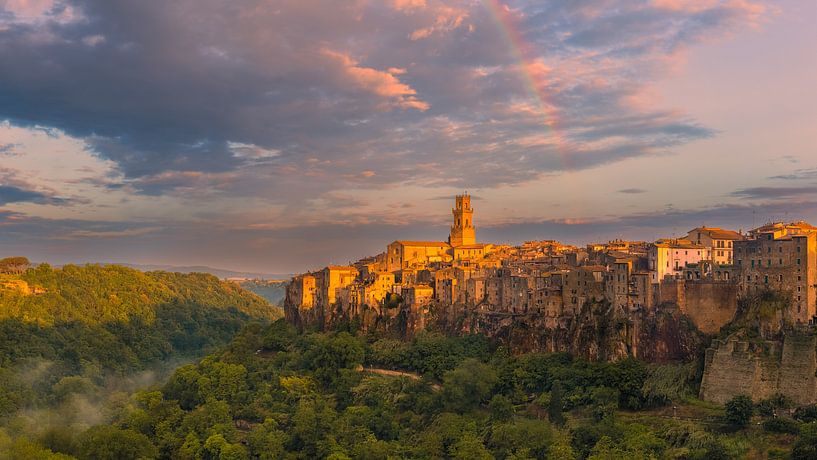 Lever de soleil avec arc-en-ciel à Pitigliano par Henk Meijer Photography