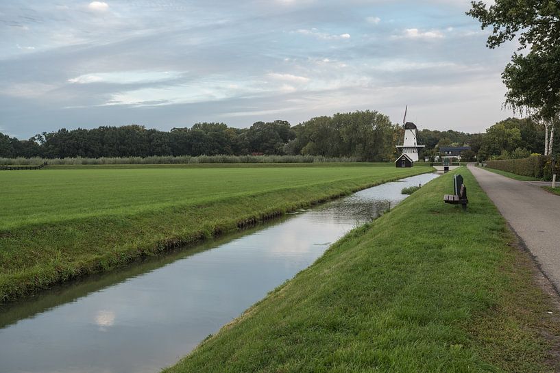 windmolen in Deil Holland by Marcel Derweduwen