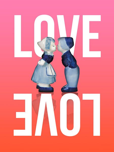 Delft blue kissing couple. LOVE by Mijke Konijn