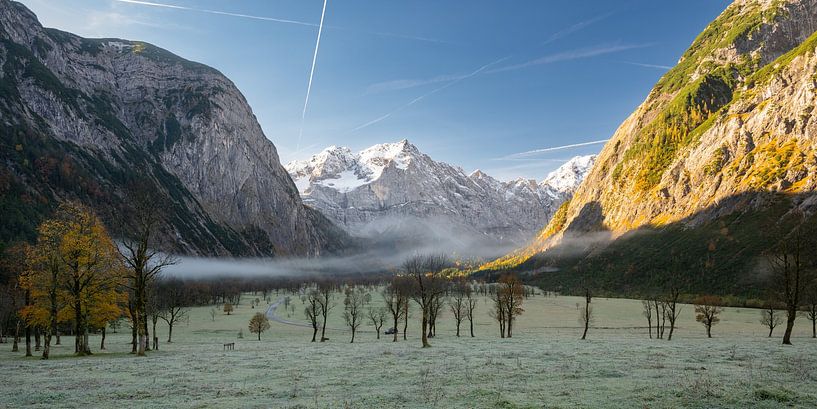 Frühnebel am Ahornboden von Denis Feiner