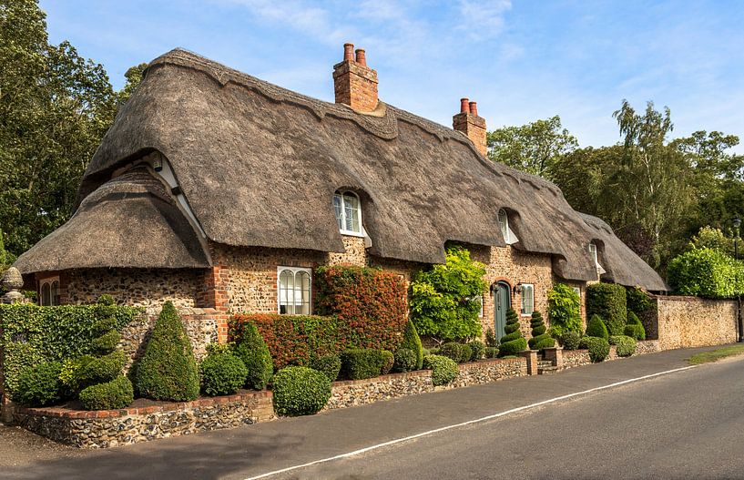English cottage with thatched roof, in Cambridgeshire, England by Mieneke Andeweg-van Rijn