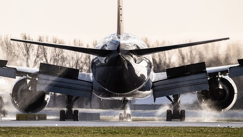 Qatar Boeing 777 by Dennis Janssen