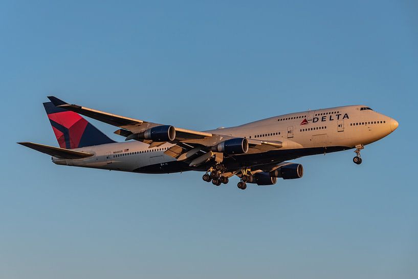 A Delta Airlines Boeing 747-400 photographed in the early morning just before landing on the Kaagbaa by Jaap van den Berg