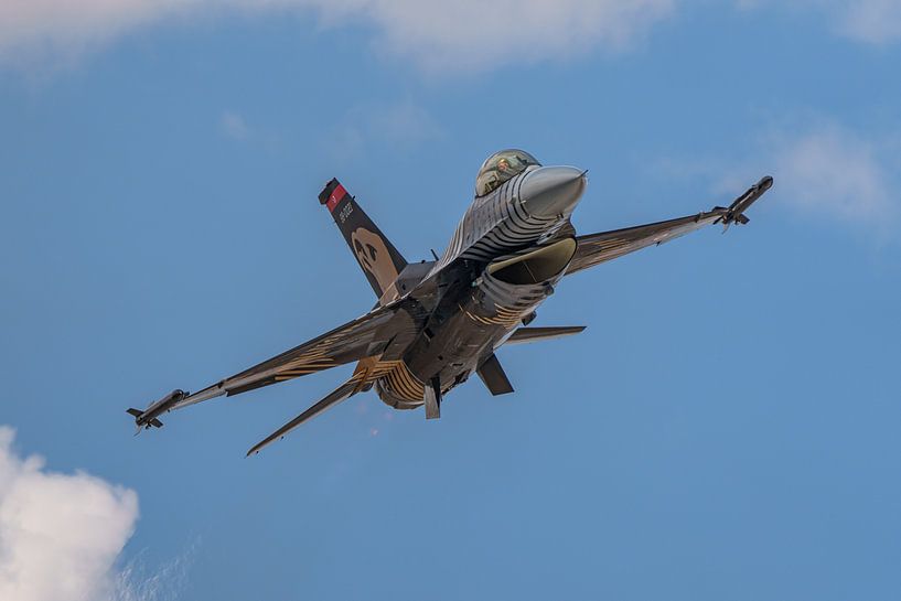 Équipe de démonstration de F-16 de l'armée de l'air turque : SOLOTÜRK. par Jaap van den Berg
