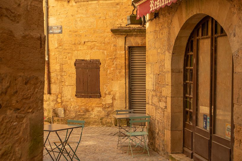 French street in southern France, Sarlat by M. B. fotografie