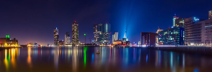 Kop van Zuid depuis le Rijnhaven par Michael van der Burg