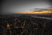 New York City Skyline mit One World Trade Center bei Nacht