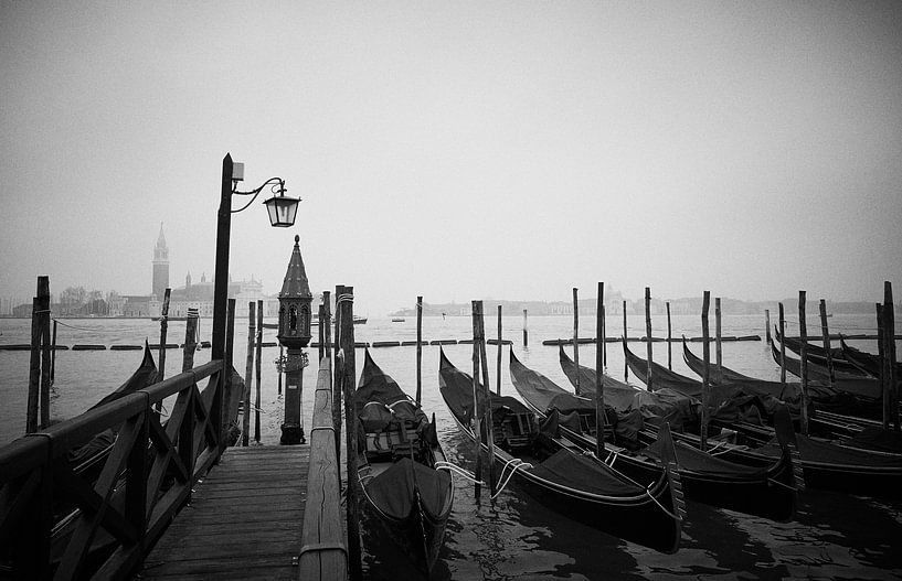 Venezianische Gondeln im Abendlicht von Karel Ham