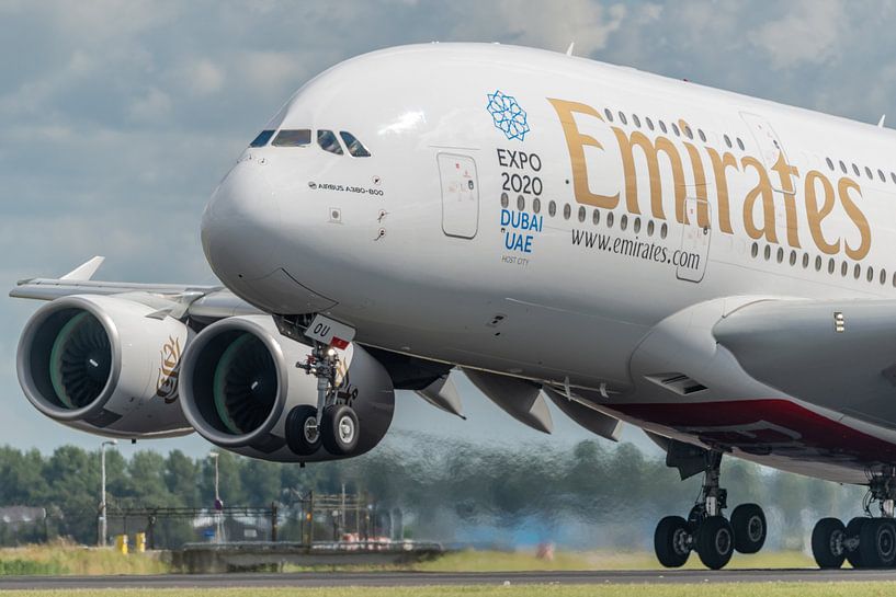 Décollage ! Un Airbus A380 d'Emirates décolle du Polderbaan. par Jaap van den Berg