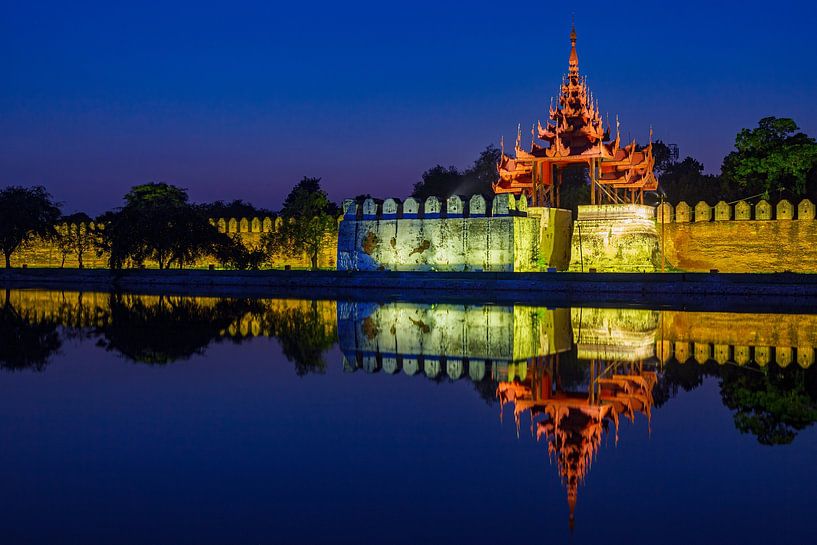 Der Königliche Palast von Mandalay in Myanmar von Roland Brack