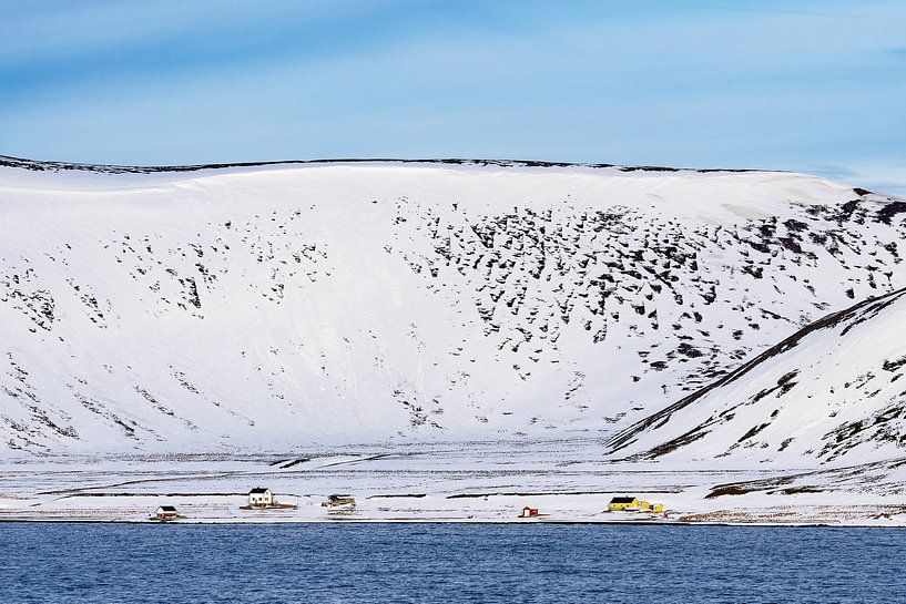 Berge und Felsen im Winter in der Finnmark in Norwegen von Rico Ködder
