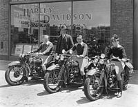 drei Jungen Harley Davidson