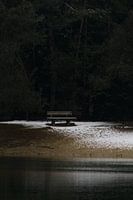 Bank in einer Winterlandschaft