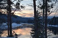 Sonnenaufgang in verschneiter Landschaft