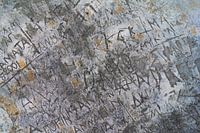 Gekerfde teksten in muur op Korfoe