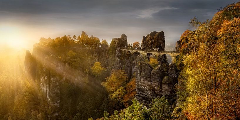Sonnenaufgang an der Bastei in Sachsen. von Voss Fine Art Fotografie