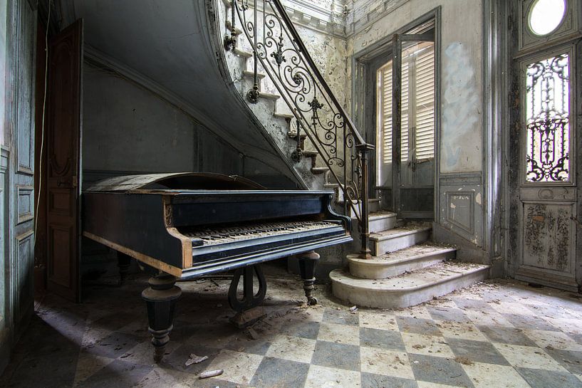 Flügel unter der Treppe von Tim Vlielander