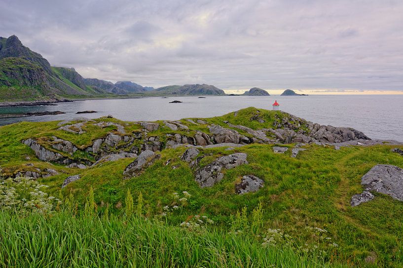 Ein Sommerabend in Hovden - am Meer in Norwegen van Gisela Scheffbuch