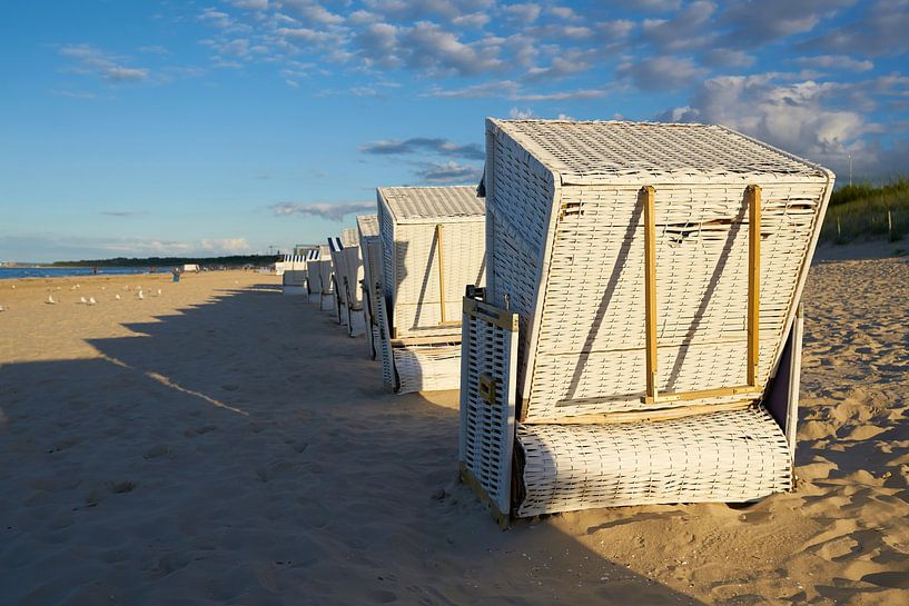 Strandkörbe am Strand der Ostsee von Heiko Kueverling