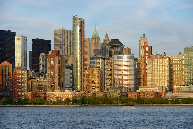 Lower Manhattan in New York vor Sonnenuntergang  von Merijn van der Vliet
