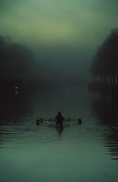 Rowing on the Merwedekanaal at the Muntsluis in Utrecht by Freek van den Bergh