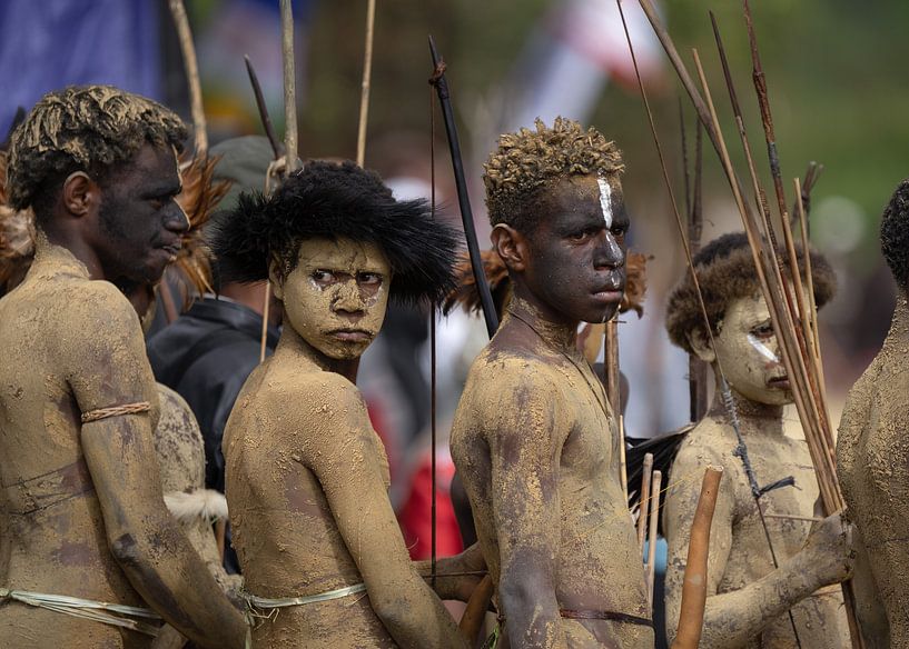 Boys from the Dani tribe at the Baliem festival by Anges van der Logt