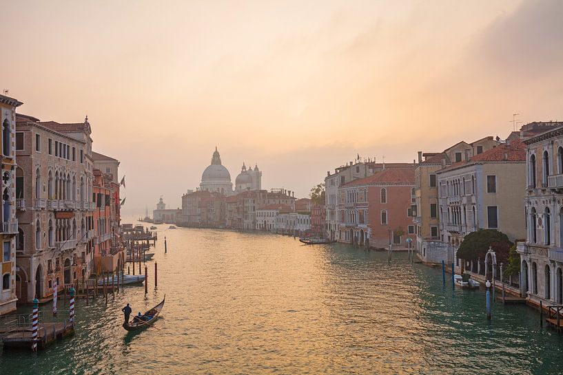 Gondolier sur le Grand Canal - Venise par Jiri Viehmann