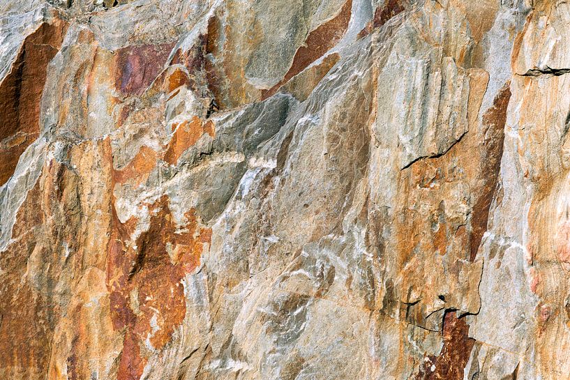 stenen wand in steengroeve in portugal by Hanneke Luit