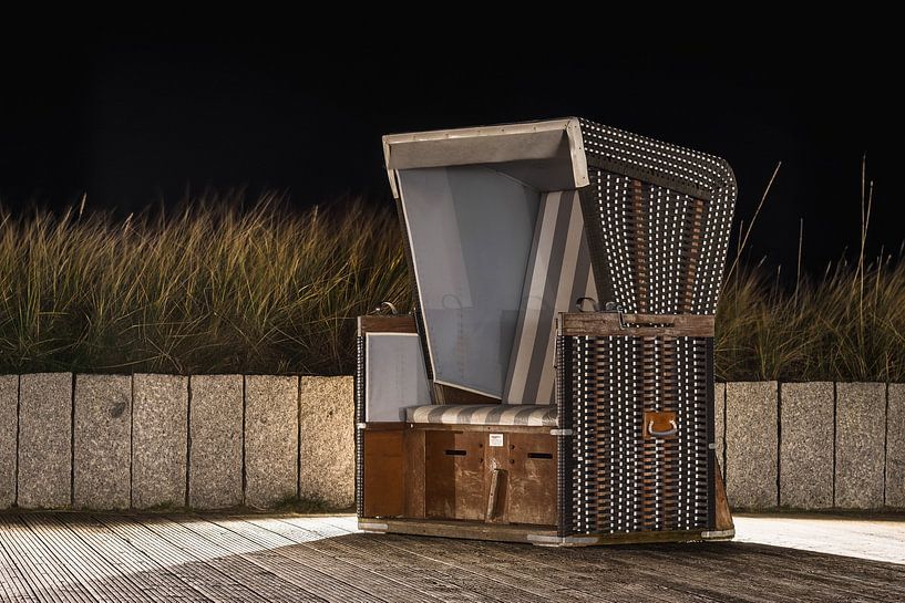 Fauteuil-cabine de plage nocturne à Sylt/mer du Nord par Jürgen Schmittdiel Photography